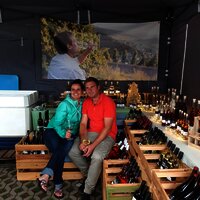 Weinstand auf dem Moselflohmarkt