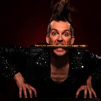 Gabor Vosteen mit Flöte