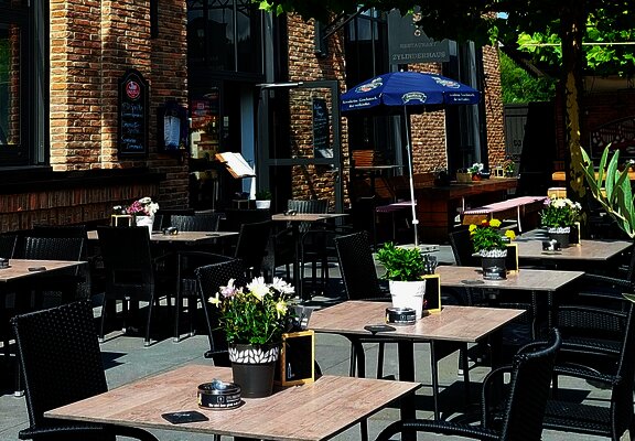 Biergarten vor dem Zylinderhaus