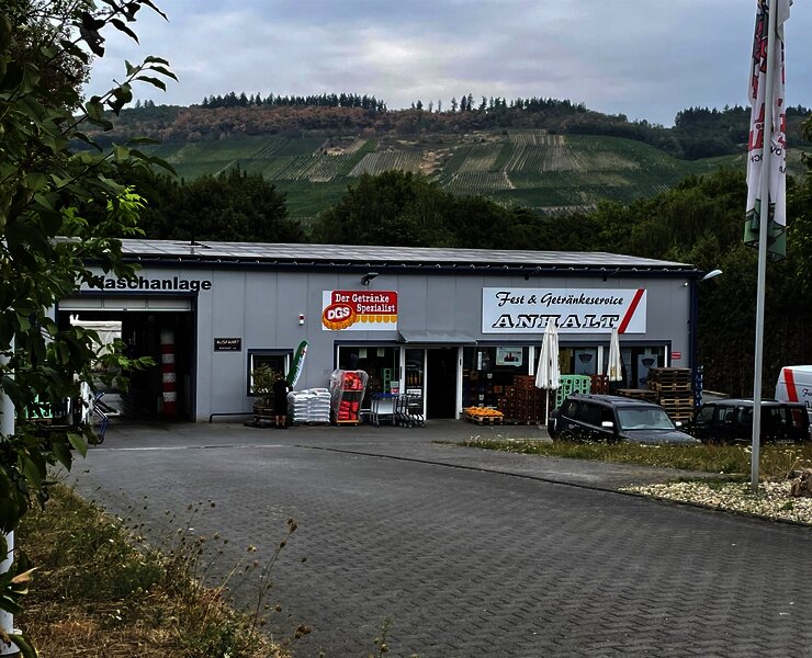 Getränkemarkt Anhalt mit Waschanlage