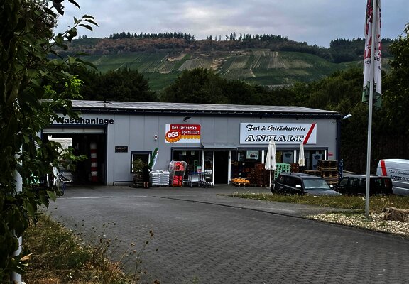 Getränkemarkt Anhalt mit Waschanlage