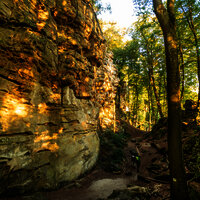 Das Bild zeigt die Felsen bei der Teufelsschlucht.