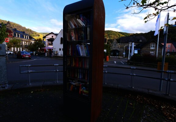 Bücherschrank an der Güterhalle 2