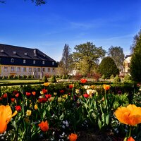 Palais von Nell in Ortslage Perl - Barockgarten am Moselsteig-Zuweg