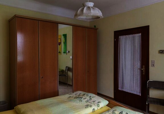 Schlafzimmer 1