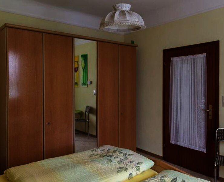 Schlafzimmer 1