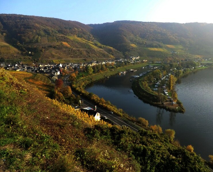 Aussicht auf Senheim mit Hafen