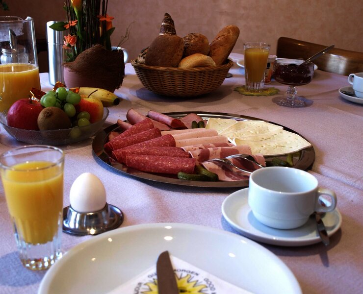 Frühstück am Tisch