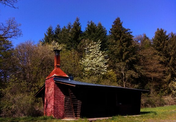 Schutzhütte am Förster-Claus-Weg