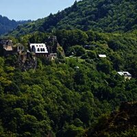 Schloß Veldenz hoch über dem gleichnamigen Ort