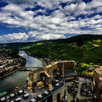 Burg Landshut hoch über der Mosel mit Blick auf Bernkastel-Kues