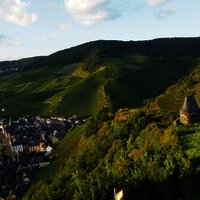 Blick von der Burg auf das Wehr Häuschen