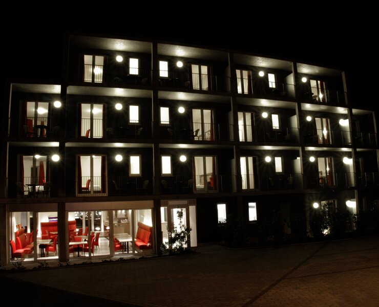 _MG_8889 Rückansicht bei Nacht Komplett