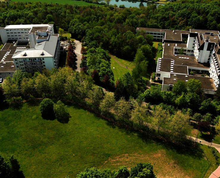 MEDIAN Klinik Burg Landshut neben Moselschleife