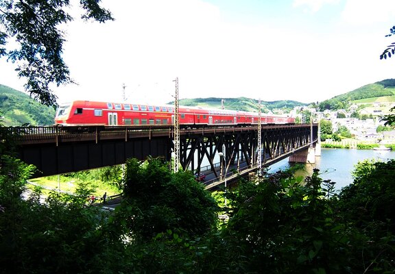 Bullay: Doppelstockbrücke