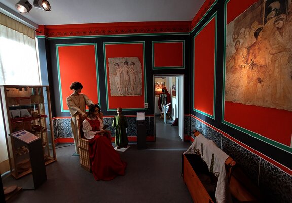 Neumagen_Museum_Frisierszene