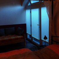 seperates Bett im Schlafzimmer