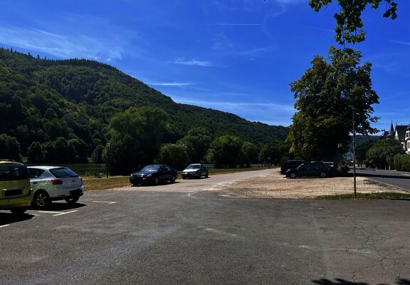 P2 Nikolausufer großer Parkplatz