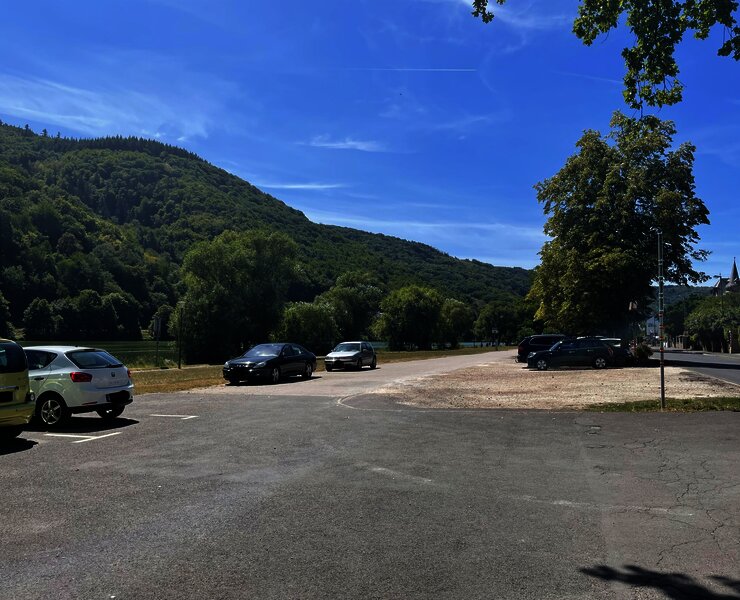 P2 Nikolausufer großer Parkplatz