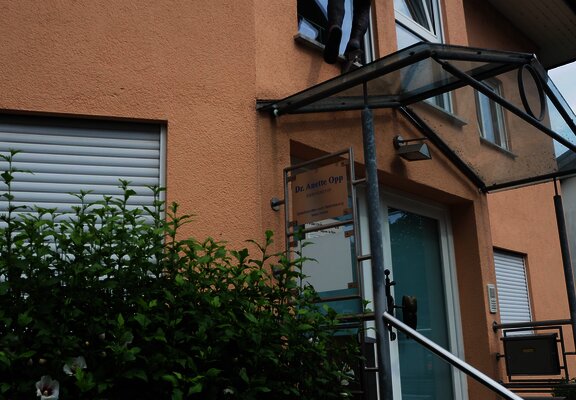 Zahnärztin Dr. med. dent. A. Opp