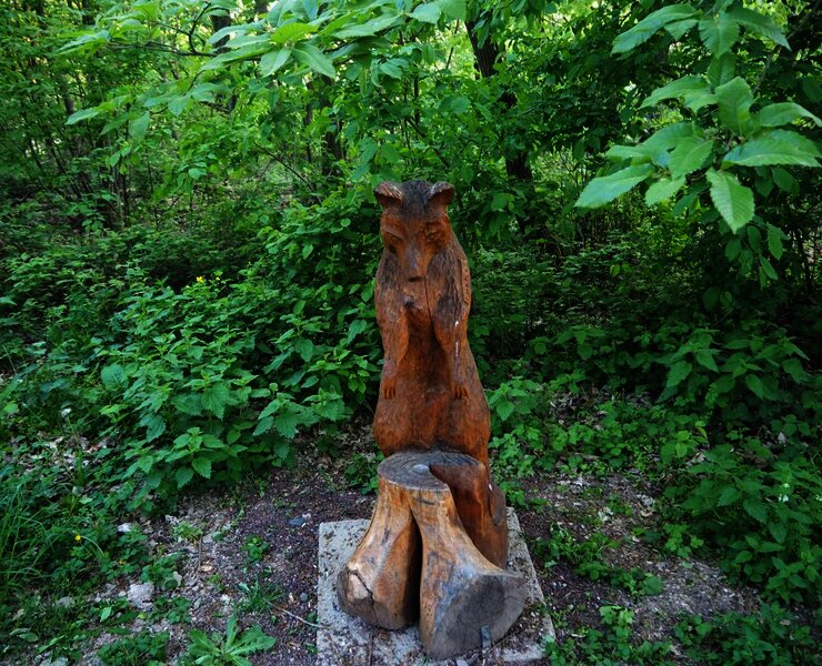 Schnitzkunst auf dem Wanderweg