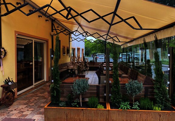 Außenbereich mit Überdachung