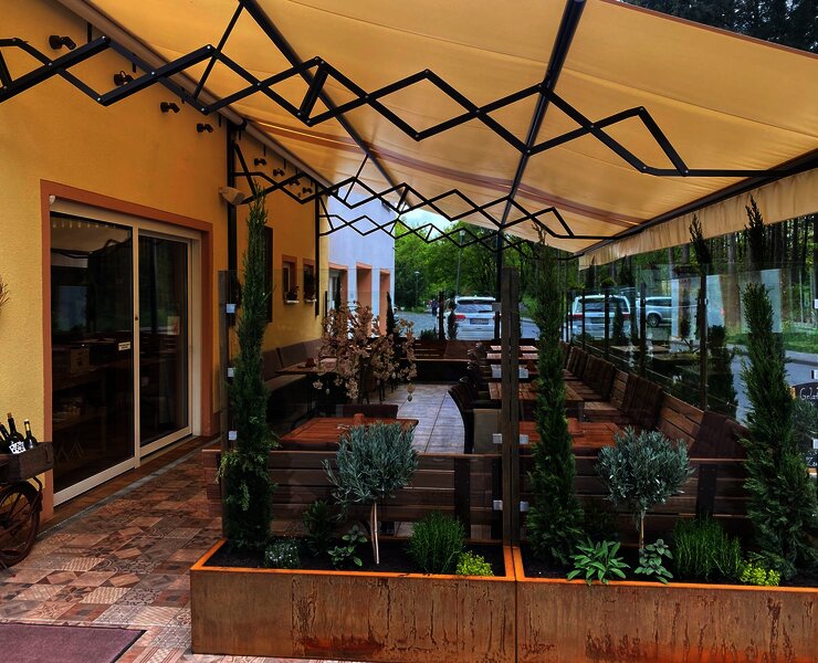 Außenbereich mit Überdachung