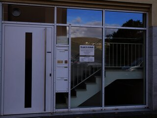 Eingang der Praxis Dr. Jana Ebert