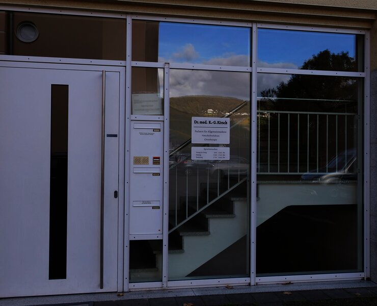 Eingang der Praxis Dr. Jana Ebert