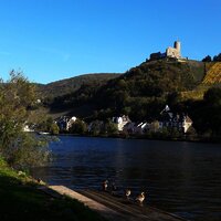 Bernkastel-Kues und Burgruine Landshut