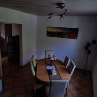 Essbereich mit Kachelofen