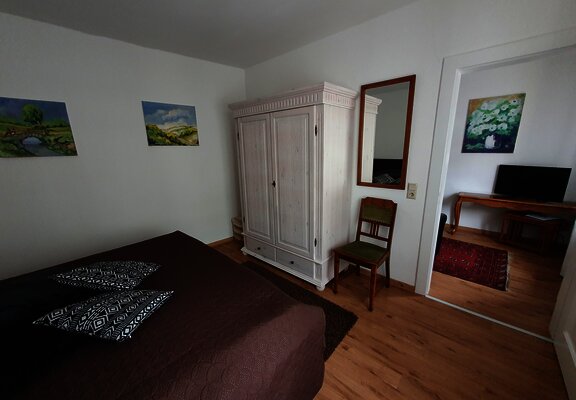 Schlafbereich mit Durchgang zum Wohnzimmer