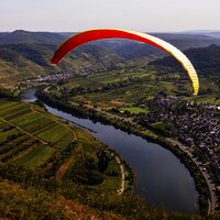 Paragliding über der Mosel