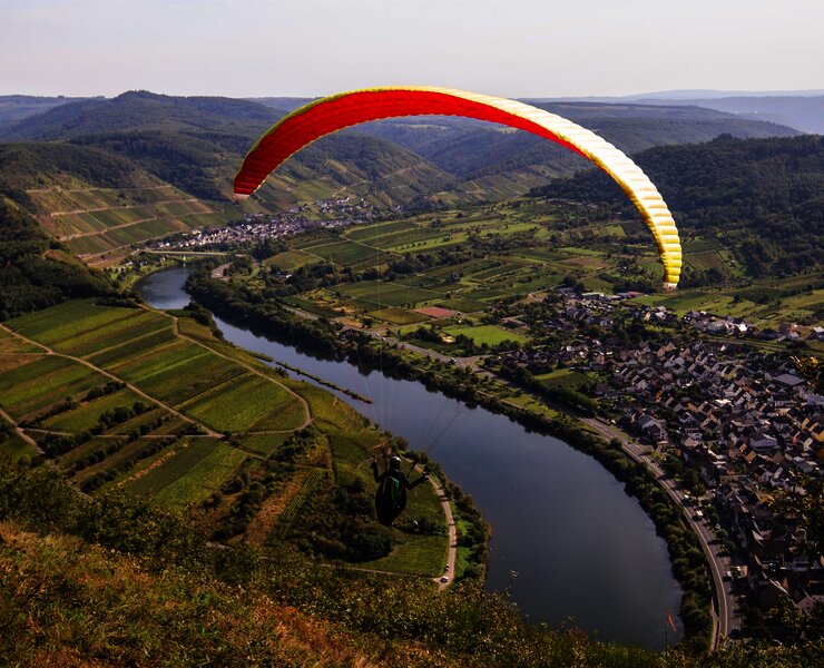 Paragliding über der Mosel