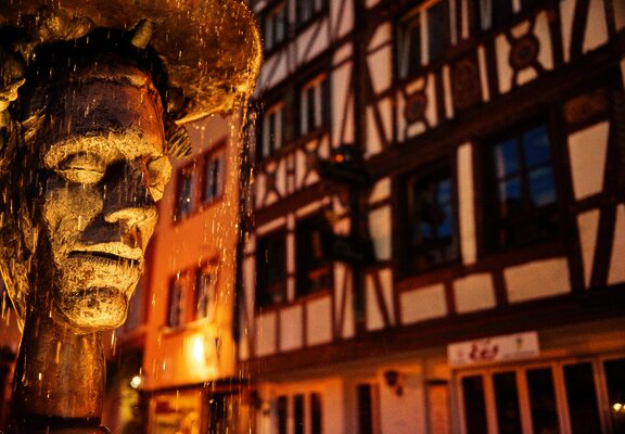 Karlsbader Brunnen und Fachwerk