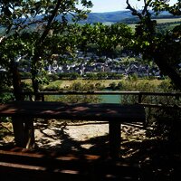 Bank mit Blick auf Brauneberg