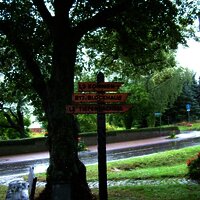 Wegweiser am Ortseingang von Longkamp
