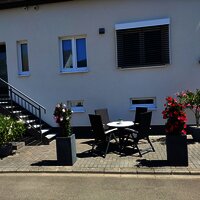 Nr 7 Eingang mit Terrasse