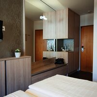 Doppelzimmer_klein_Schrank