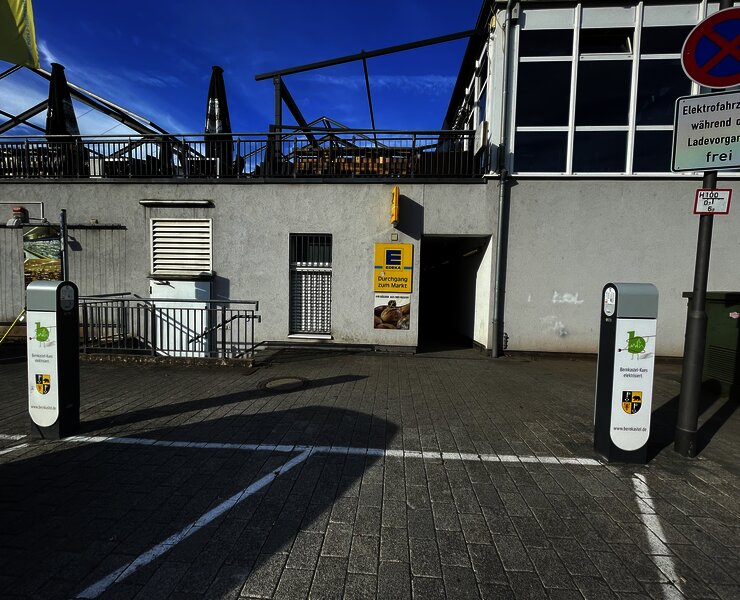 Ladestationen weite Ansicht