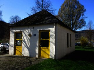 Öffentliche Toilette Uferallee