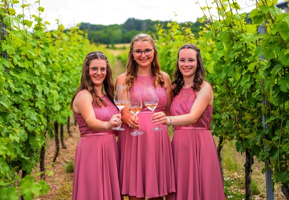 Die Weinmajestäten im Weinberg