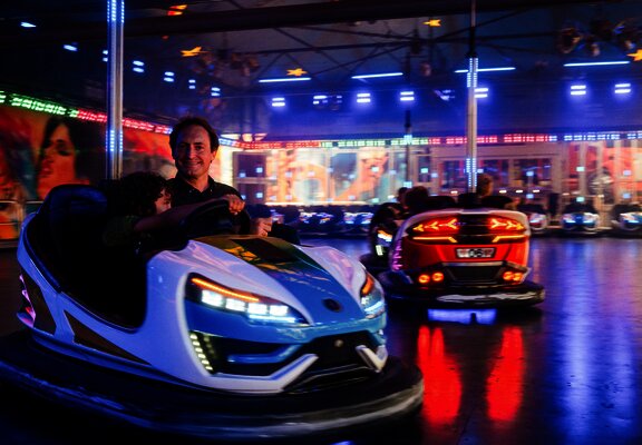 Rummel und Markt am Kueser Moselufer