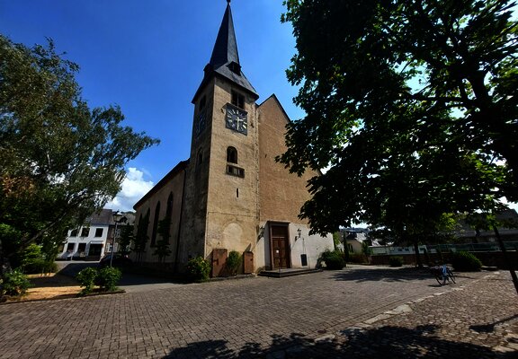 Neum_Dhron_Pfarrkirch_Maria_Himmelfahrt