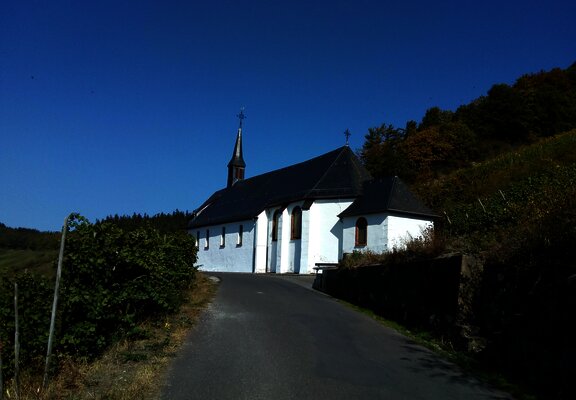 Paulskirche in den Weinbergen von Lieser