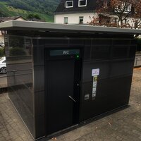 Toilette in Kues - vor der Güterhalle