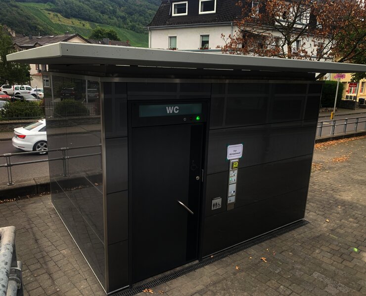 Toilette in Kues - vor der Güterhalle