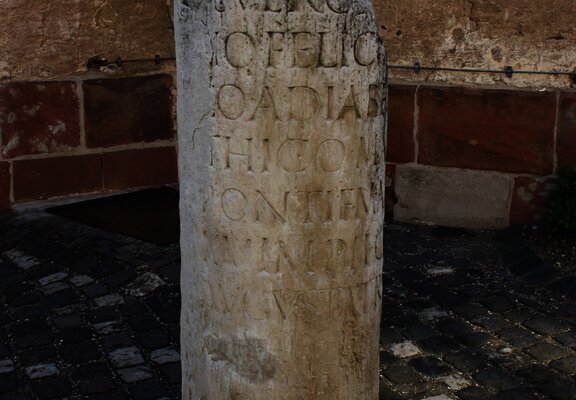 Römischer Meilenstein an der Mosel