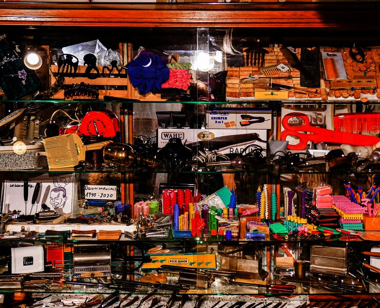Alte Friseurutensilien iml Mini-Friseur-Museum