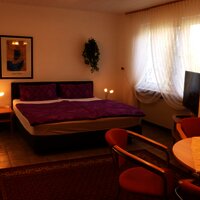 Ruhebereich mit Boxspringbett_Wohnung A